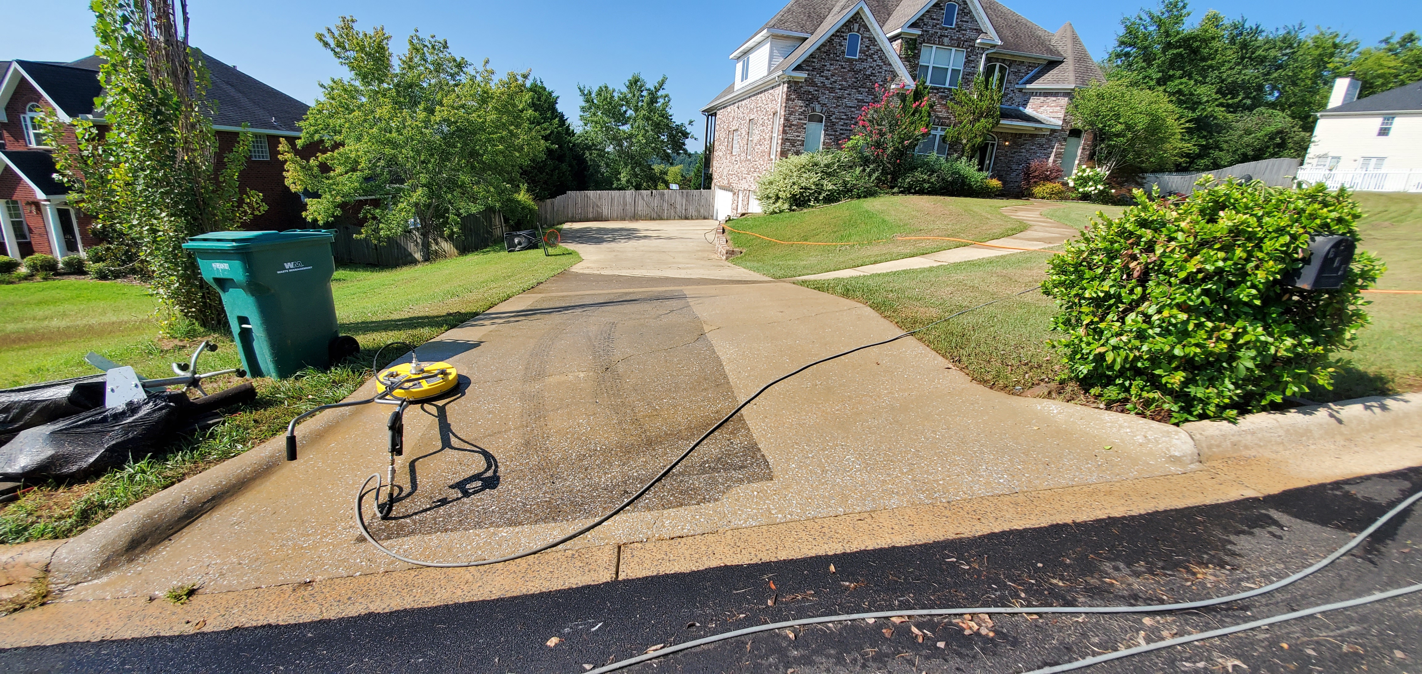HINTON PLACE HOMES DRIVEWAY CLEANING IN TUSCALOOSA, AL